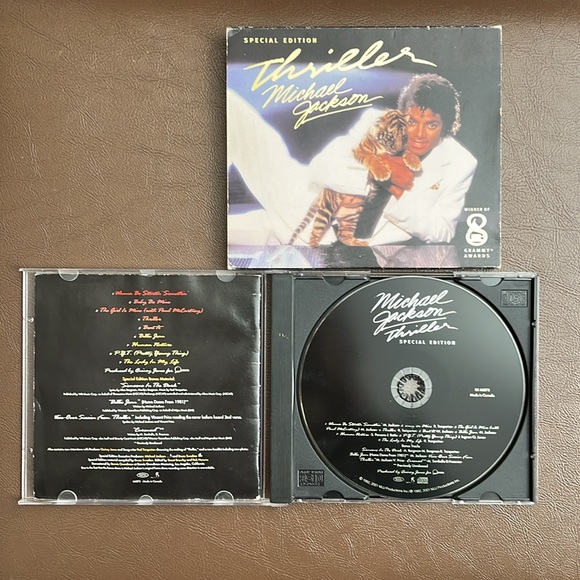 Thriller Special Edition CD Includes a Bonus track: Someone In The Dark - Picture 6 of 8
